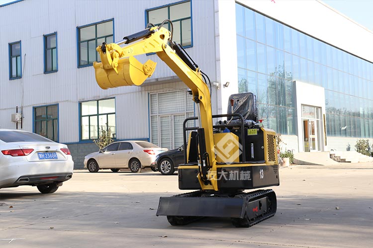 小型挖掘机