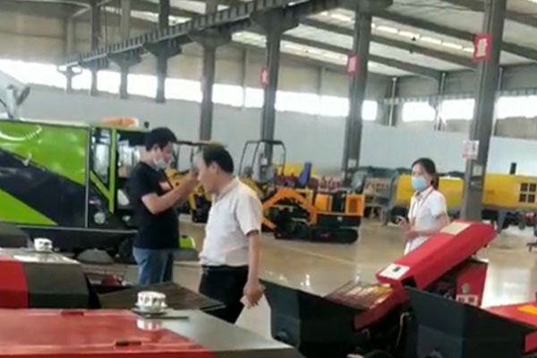 2020年6月24日客户来厂考察二次结构浇筑泵